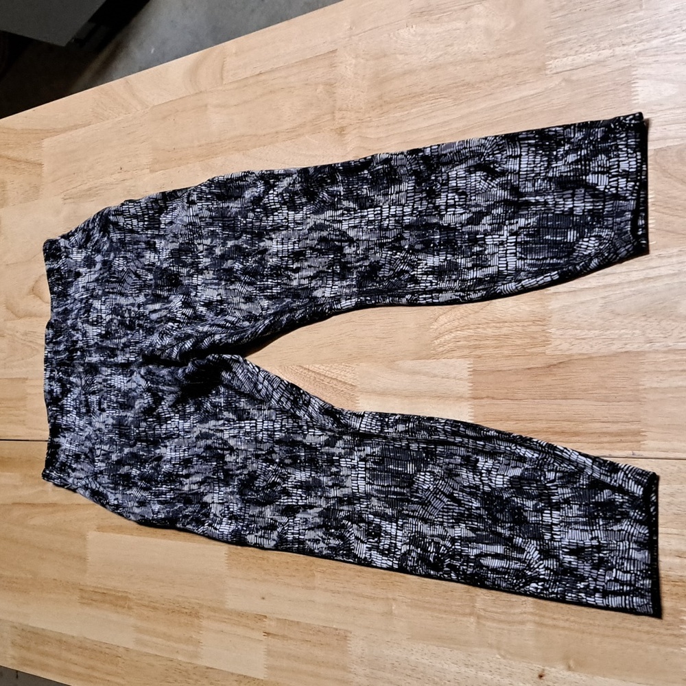Lululemon size 6 leggings